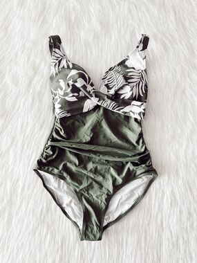 NWT Green Amazon One Piece Swimsuit Size Medium